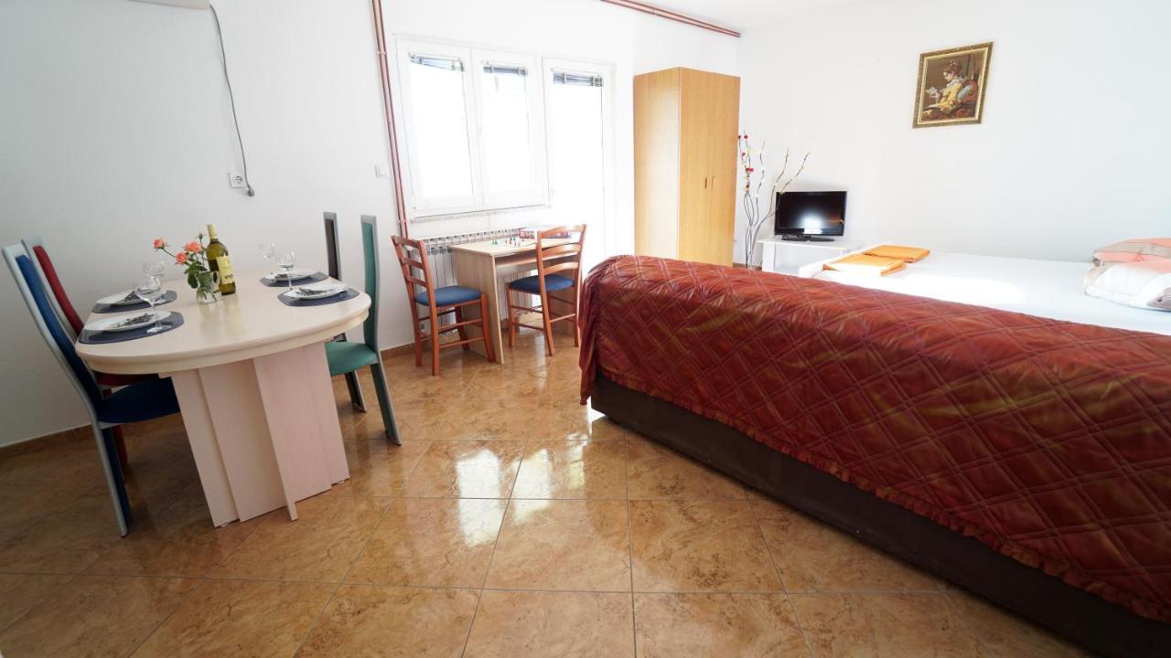 Apartments Kata Gornji Karin Luaran gambar