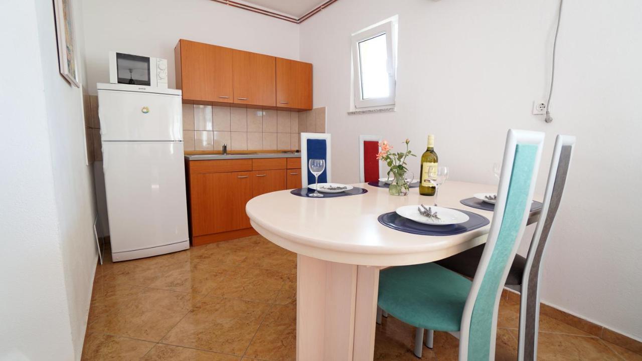 Apartments Kata Gornji Karin Luaran gambar