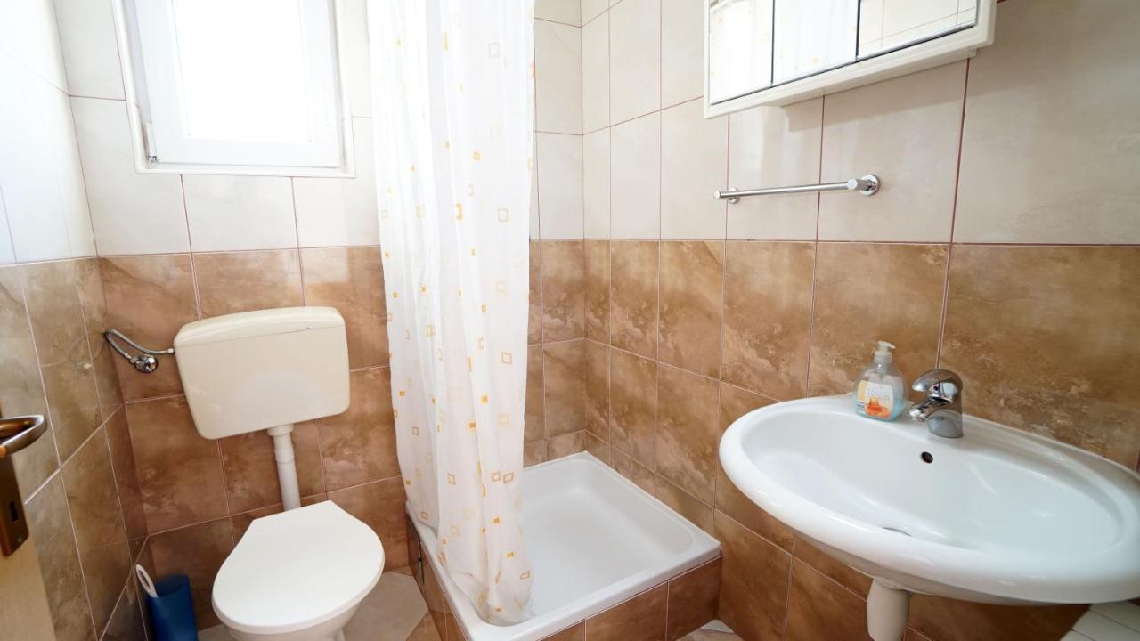 Apartments Kata Gornji Karin Luaran gambar