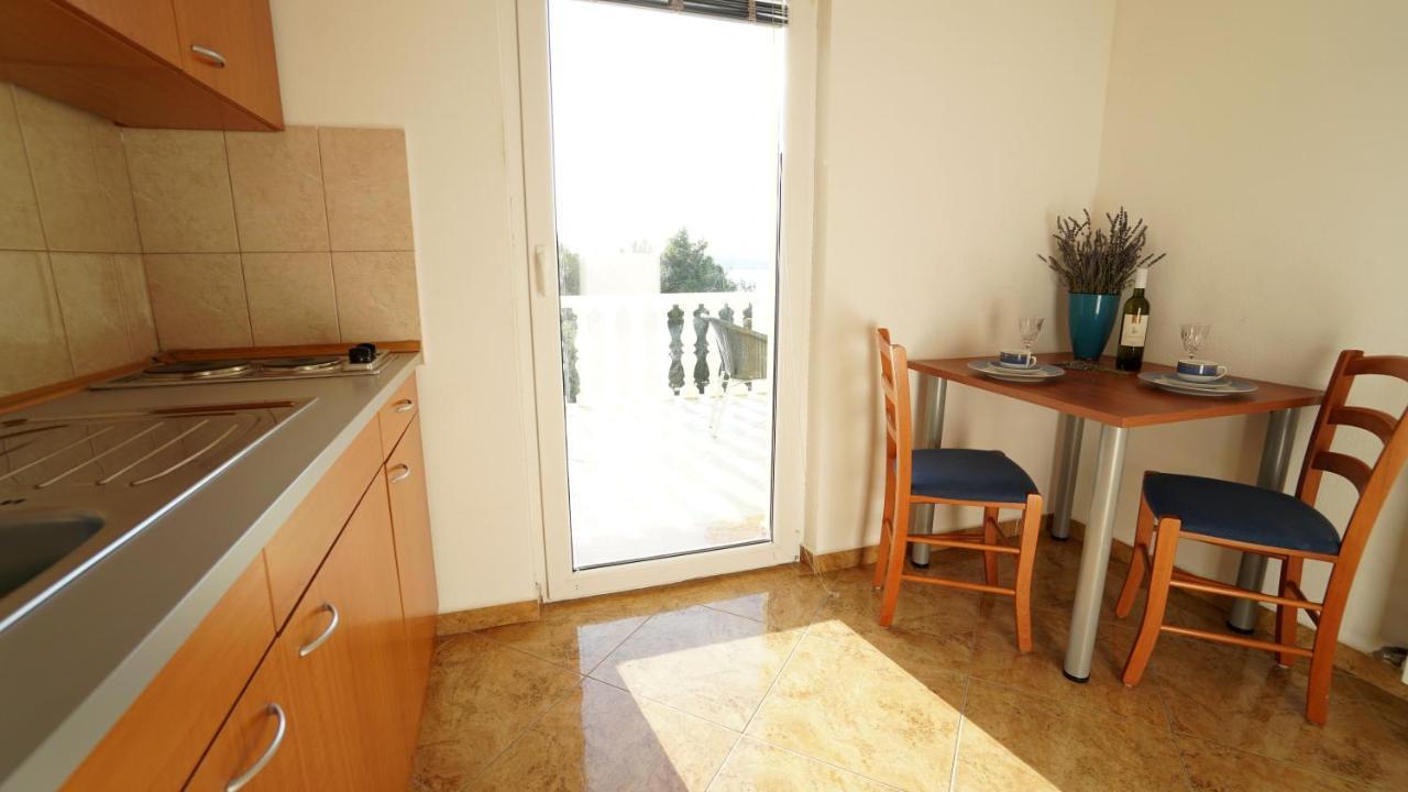 Apartments Kata Gornji Karin Luaran gambar