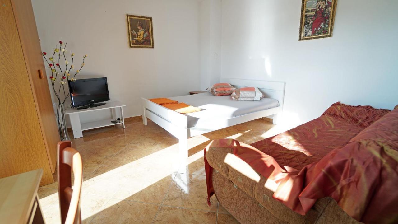 Apartments Kata Gornji Karin Luaran gambar