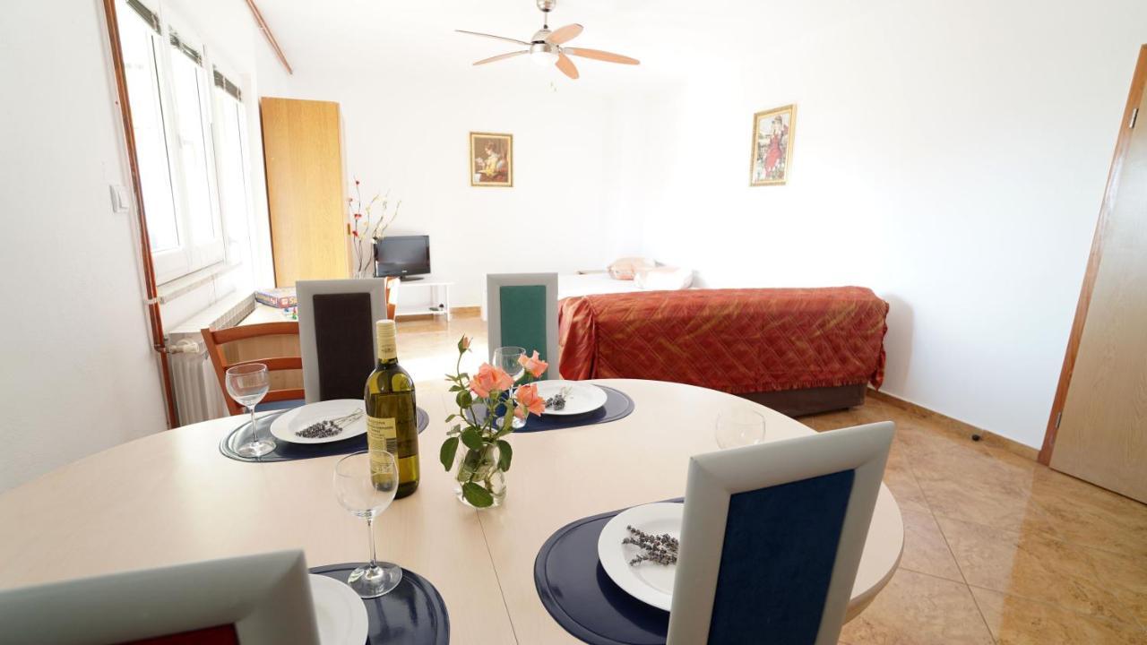 Apartments Kata Gornji Karin Luaran gambar
