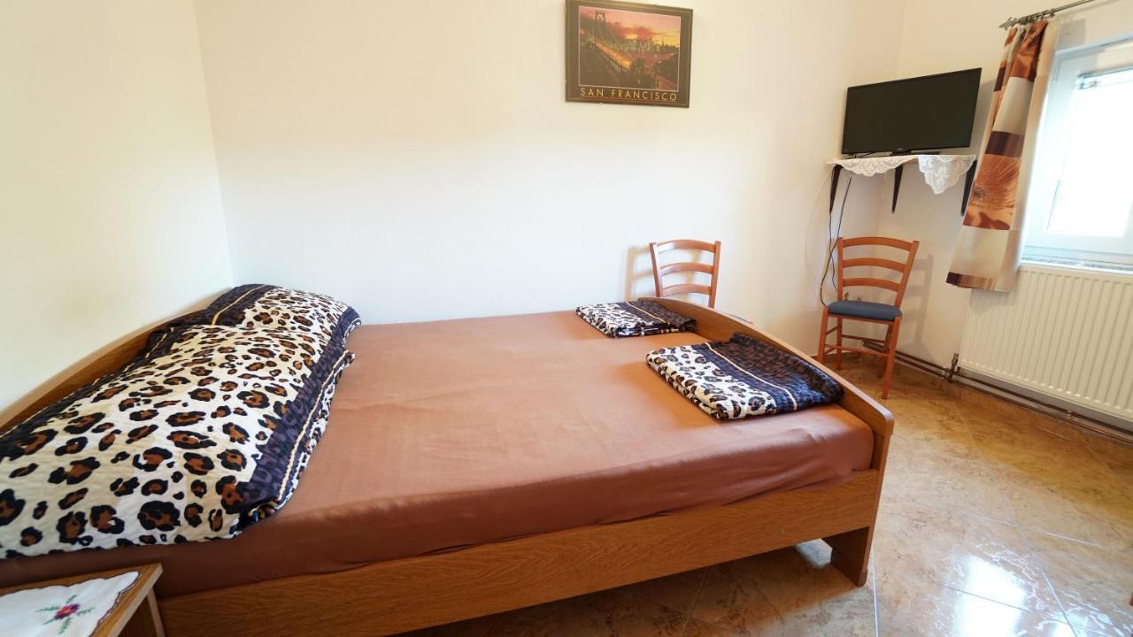 Apartments Kata Gornji Karin Luaran gambar